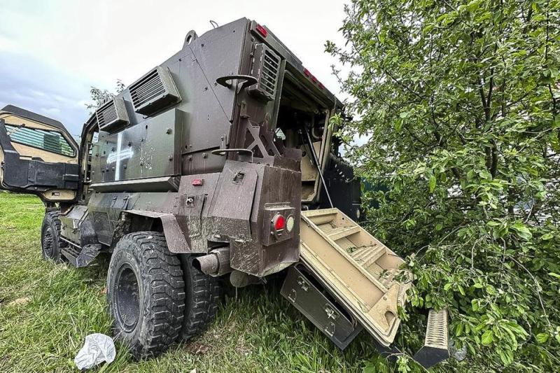 軍事與俄軍車輛的區(qū)別,軍事與俄軍車輛的區(qū)別，未來解答解析說明與復古版車輛研究,精細定義探討_投資版67.61.47