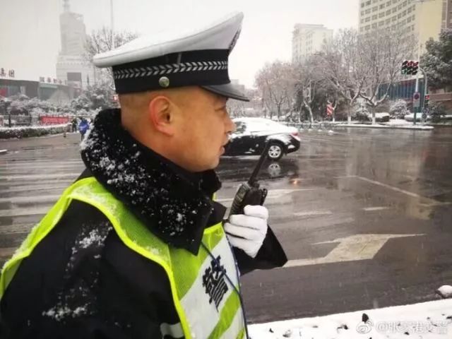 哈爾濱街頭驚現(xiàn)雪王方陣！