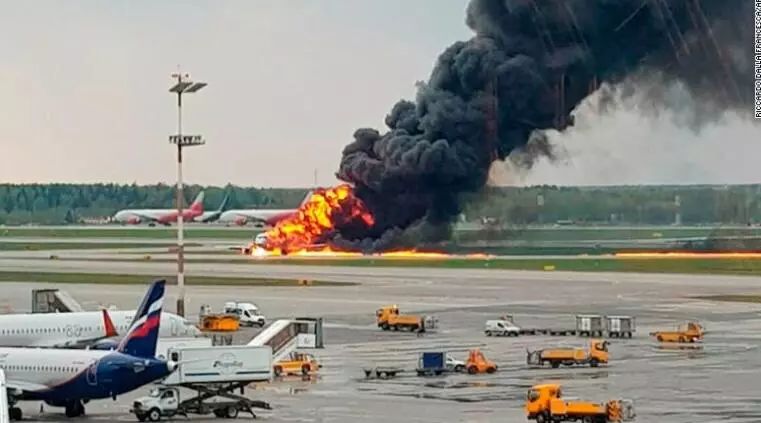 韓國載有181人飛機降落時緊急迫降并起火事件