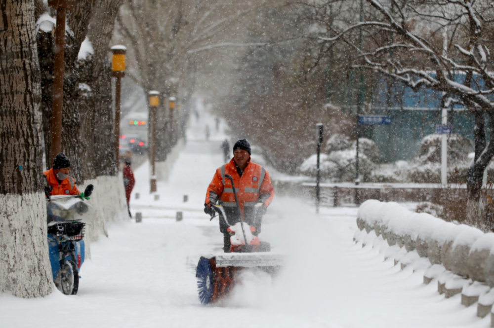 長春冰雪天車輛墜江事件