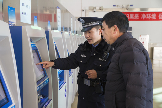 冒用他人身份證購票乘車行為遭嚴厲打擊，多人被拘留