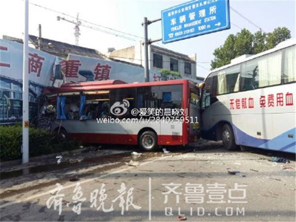 河北保定兩公交車相撞事件，公交公司回應(yīng)處理情況