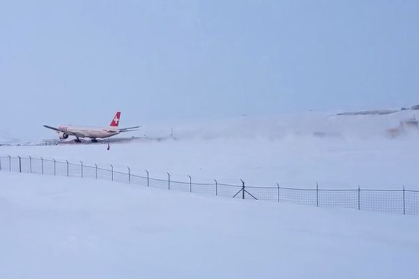 瑞航客機(jī)緊急迫降后一周空乘死亡事件