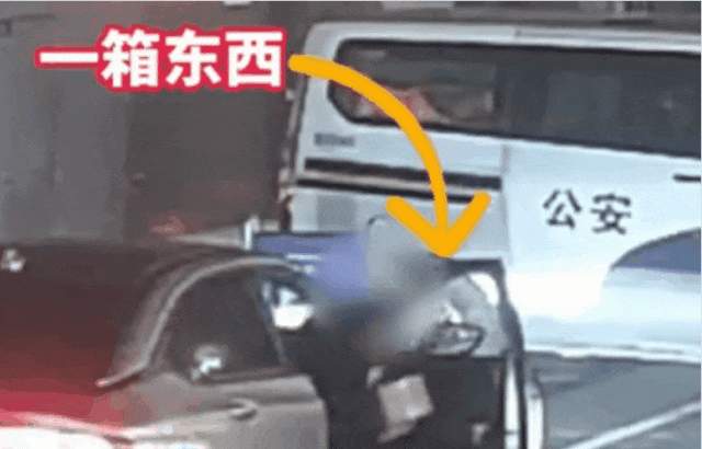 網(wǎng)約車沖進(jìn)派出所 車上一箱百元大鈔深入數(shù)據(jù)應(yīng)用計(jì)劃_tool17.79.18