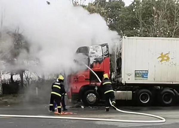 遼寧營口一車輛起火波及多車迅捷解答計(jì)劃落實(shí)_挑戰(zhàn)款45.32.81