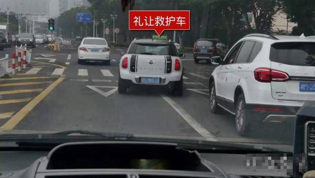 2025馬會(huì)傳真13297,車主遇特種車輛執(zhí)行任務(wù)不避讓被罰具體實(shí)施指導(dǎo)_Galaxy33.56.34